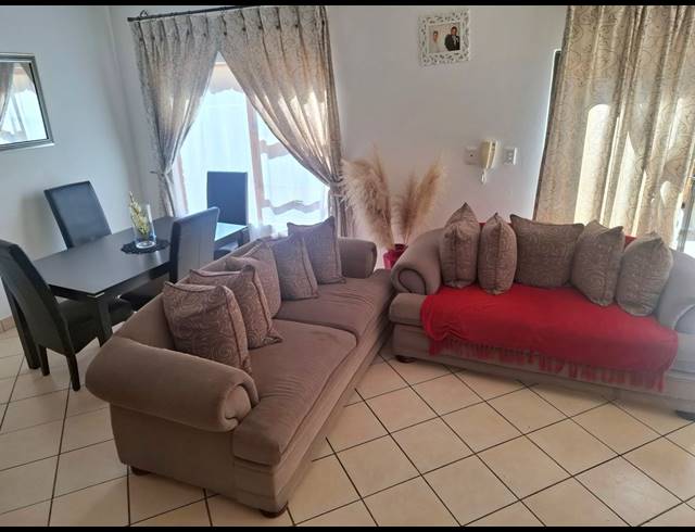3 BEDROOM SECTIONAL TITLE FOR SALE IN GREENHILLS